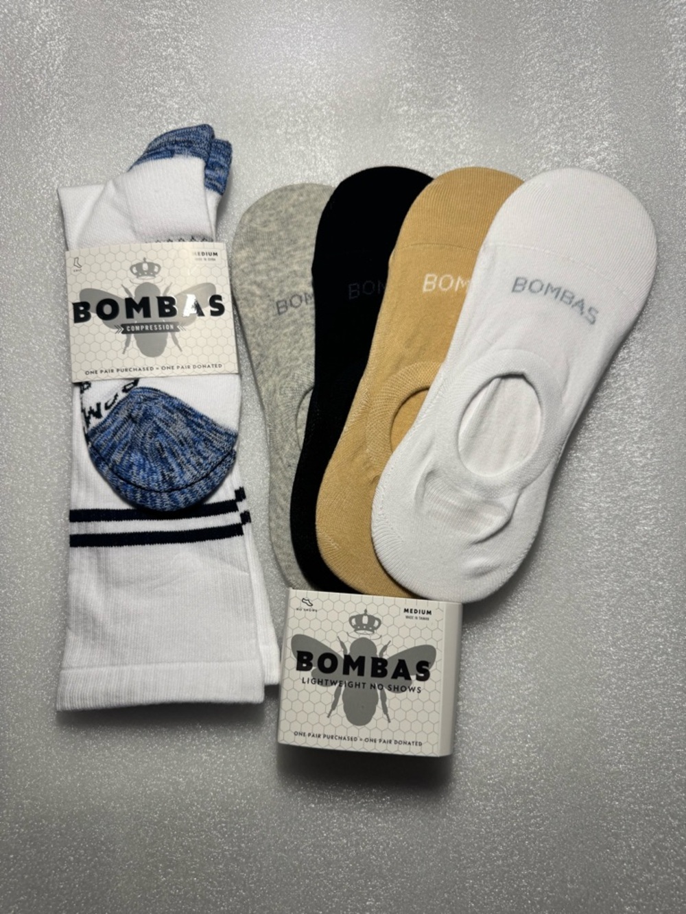 Bombas NWT Unisex 1pr compression & 1-4pk No Show Black White Tan,Gray Medium